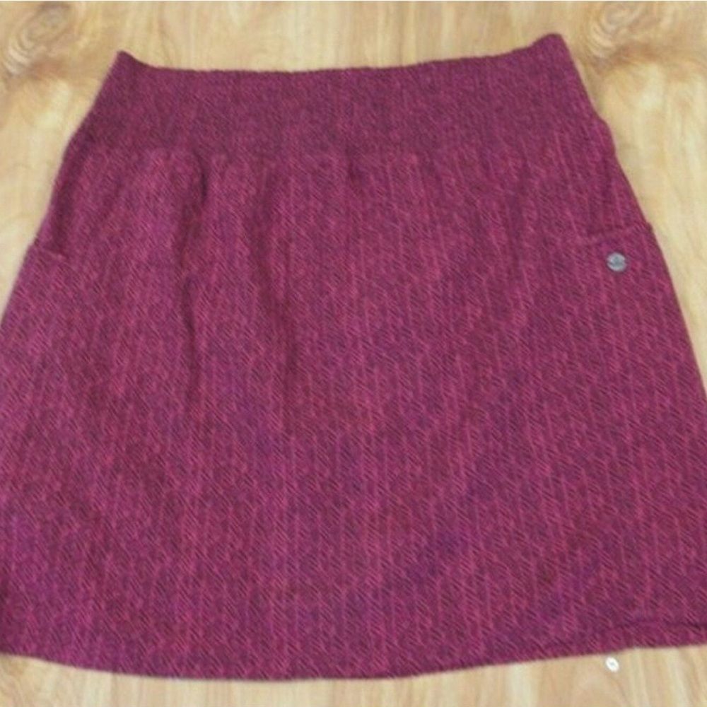 Prana skirt new with tags size M. Pockets, lined and comfortable. 100% organic.